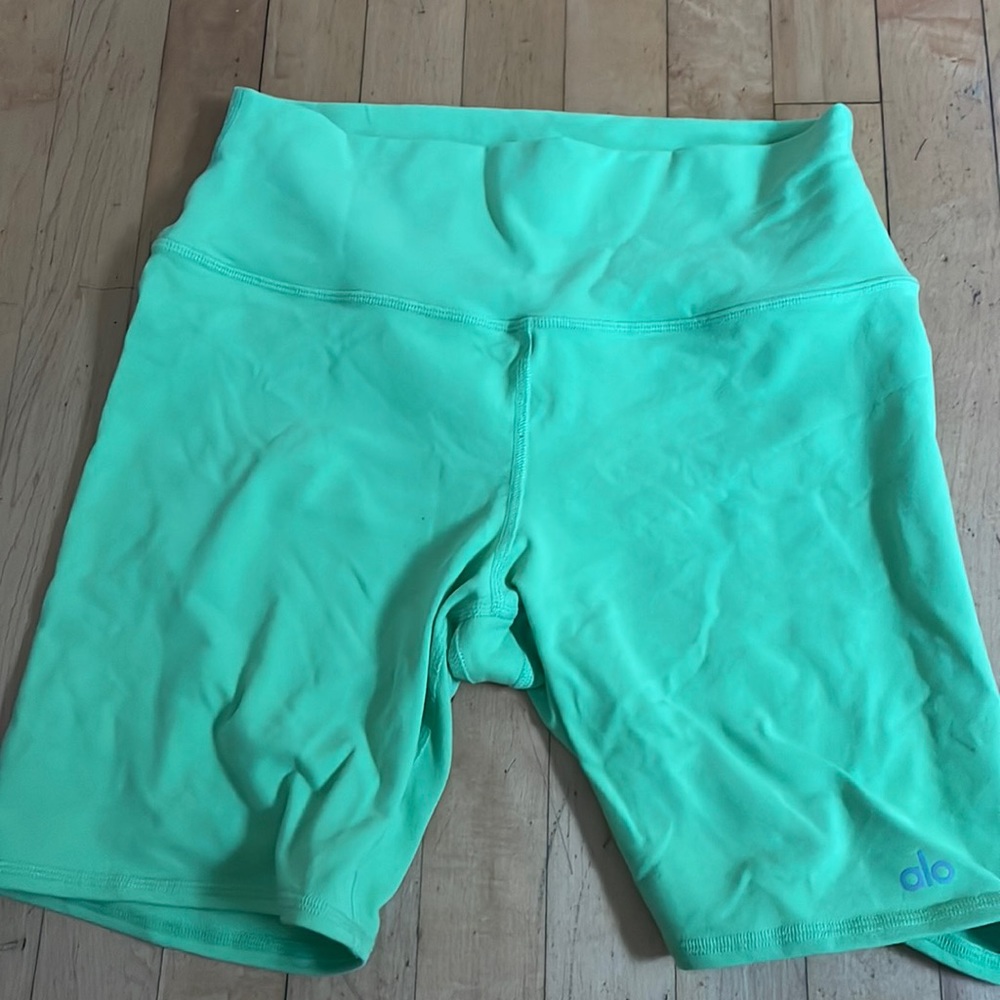 Green apple biker shorts from ALO yoga